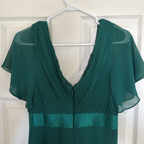 Emerald Maxi Formal Dress - Picture 3 of 4